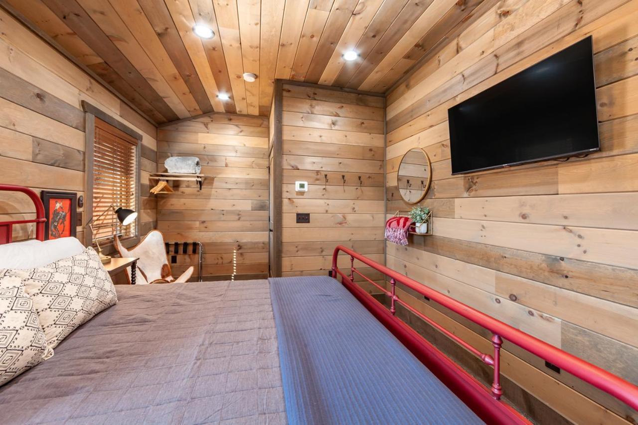 Splash Mountain Pool Hot Tub Theater Game Room Сивиървил Екстериор снимка