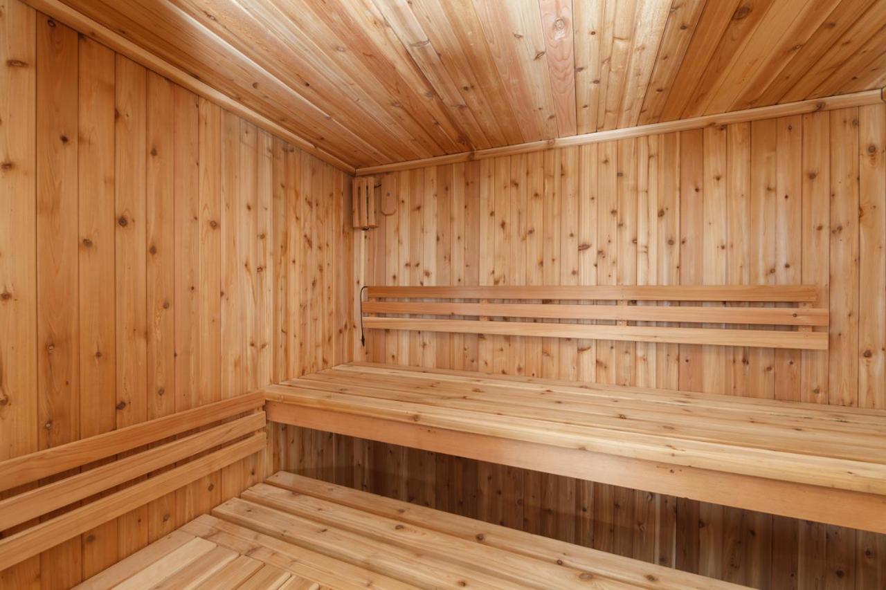 Splash Mountain Pool Hot Tub Theater Game Room Сивиървил Екстериор снимка
