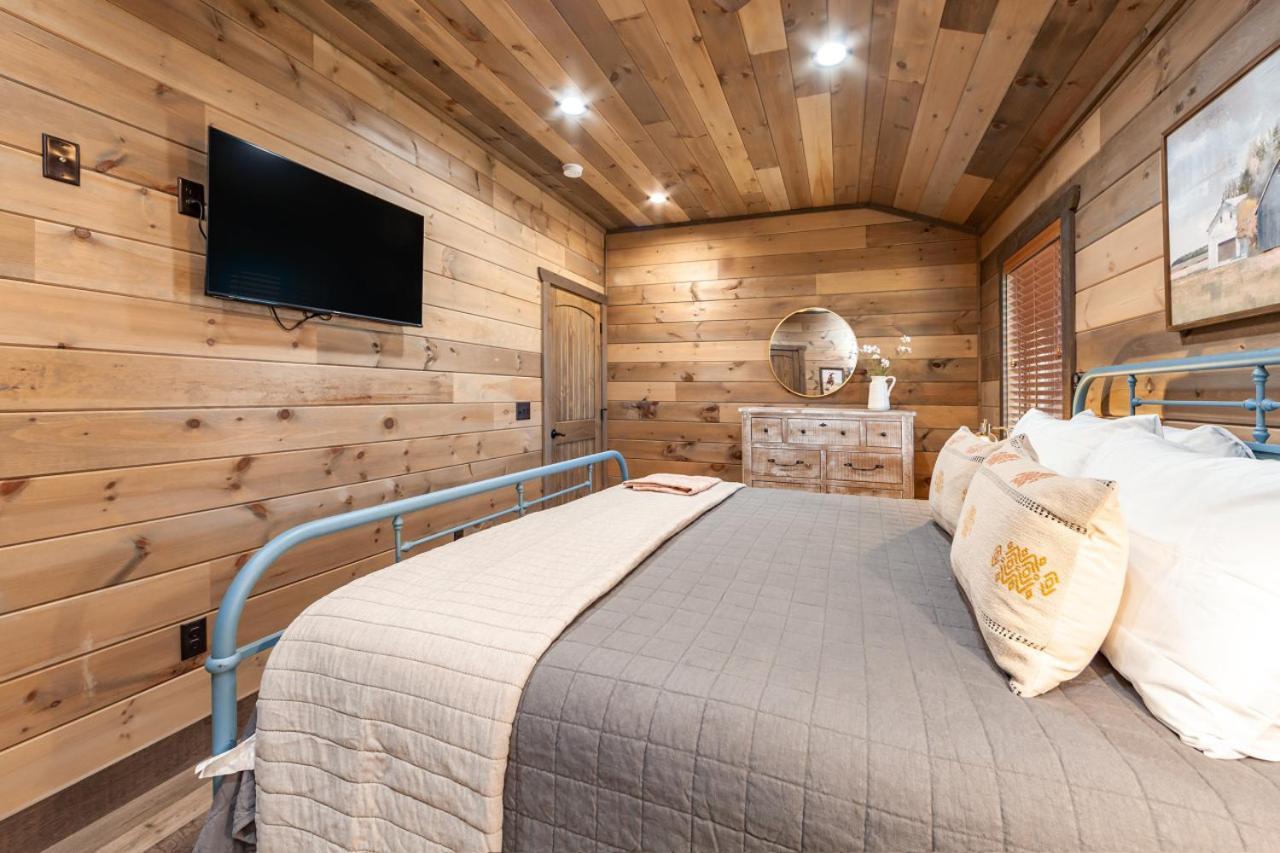 Splash Mountain Pool Hot Tub Theater Game Room Сивиървил Екстериор снимка