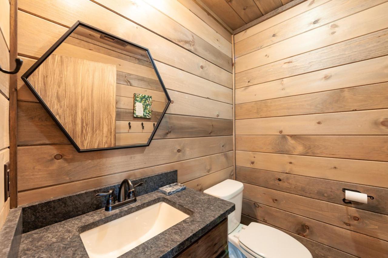 Splash Mountain Pool Hot Tub Theater Game Room Сивиървил Екстериор снимка