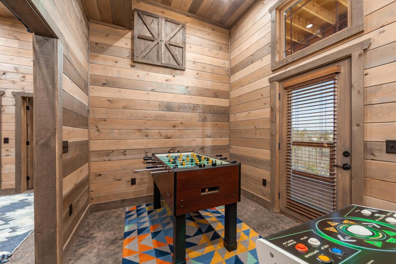 Splash Mountain Pool Hot Tub Theater Game Room Сивиървил Екстериор снимка
